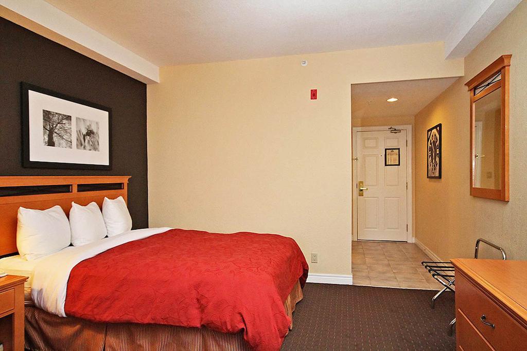 Fairfield Inn & Suites By Marriott Ottawa Kanata Стая снимка